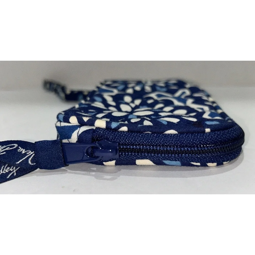 Vera‎ Bradley Front Zip Wristlet in Petal Splash EUC Blue White Zip Wallet Pouch